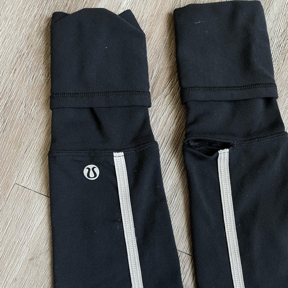 Lululemon Armwarmer - Picture 4 of 8